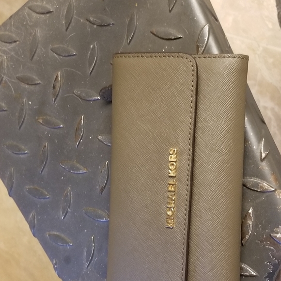 Michael Kors Jet Set Large Trifold Wallet - Picture 1 of 3